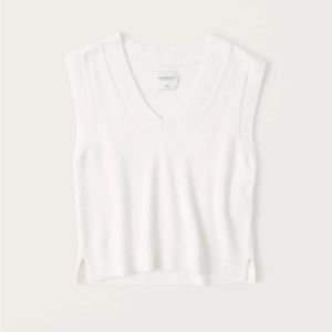 Abercrombie Cropped Fuzzy V-Neck Sweater - White - Size Small